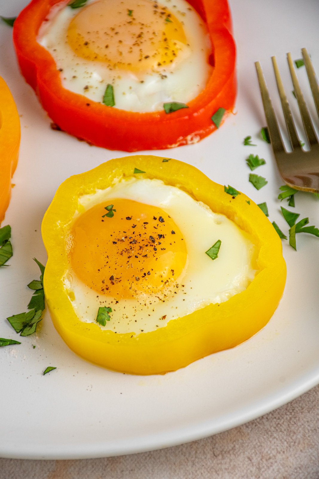 Master Eggs in Bell Pepper Rings: Tips for Perfect Yolk & Flavor